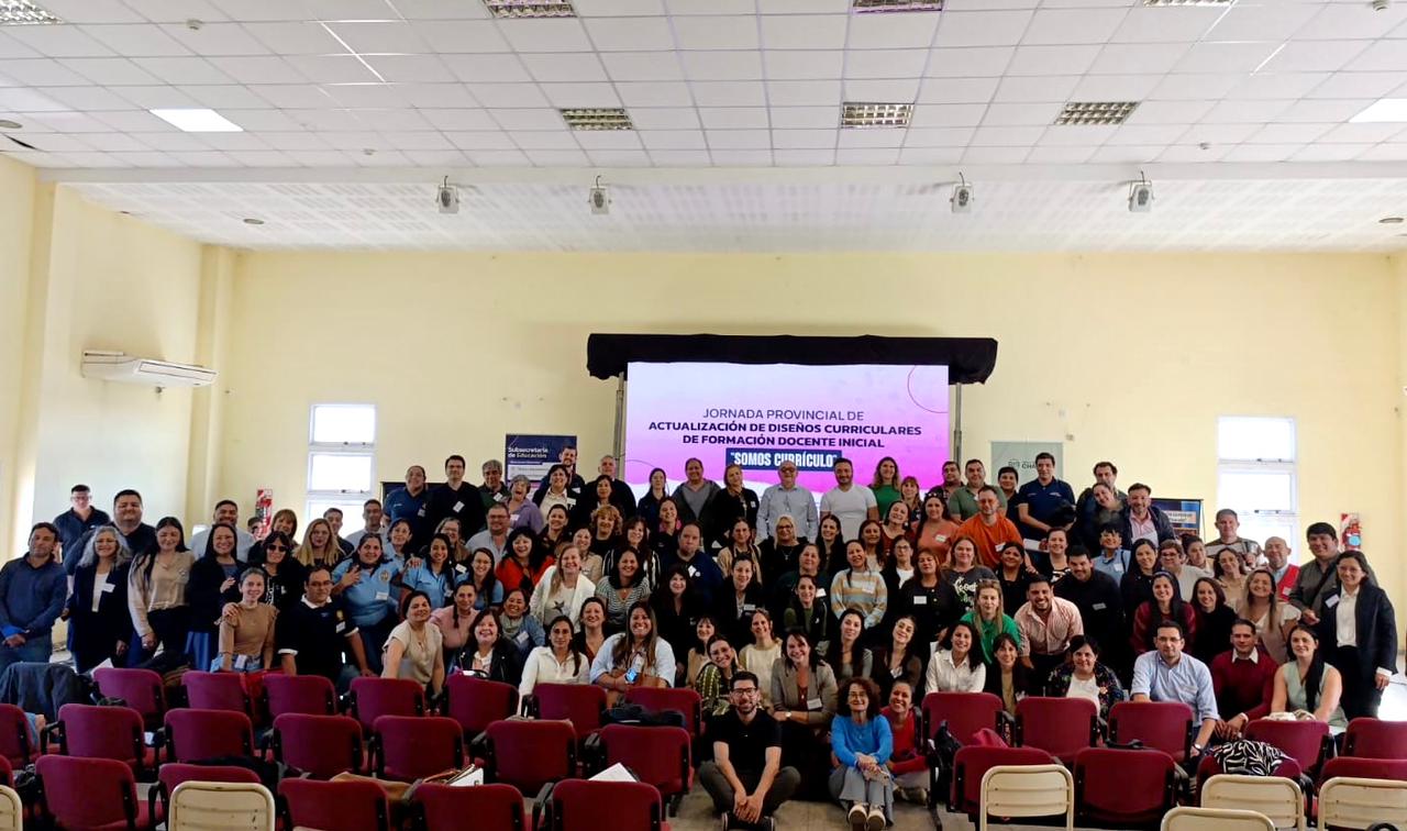 *JORNADA PROVINCIAL DE ACTUALIZACIÓN DE LOS DISEÑOS CURRICULARES DE FORMACIÓN DOCENTE INICIAL*