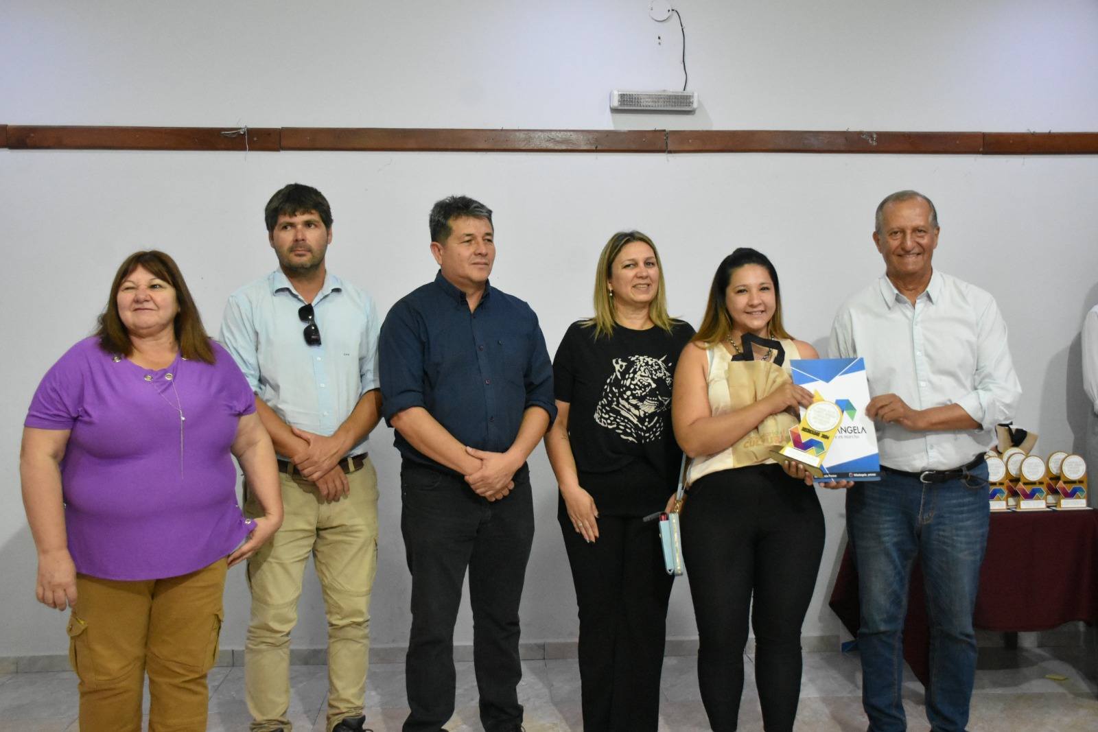 EL INTENDENTE ADALBERTO PAPP ENCABEZÓ EL HOMENAJE A DESTACADOS DEPORTISTAS, ARTISTAS Y MÚSICOS EN LA CASA DEL BICENTENARIO