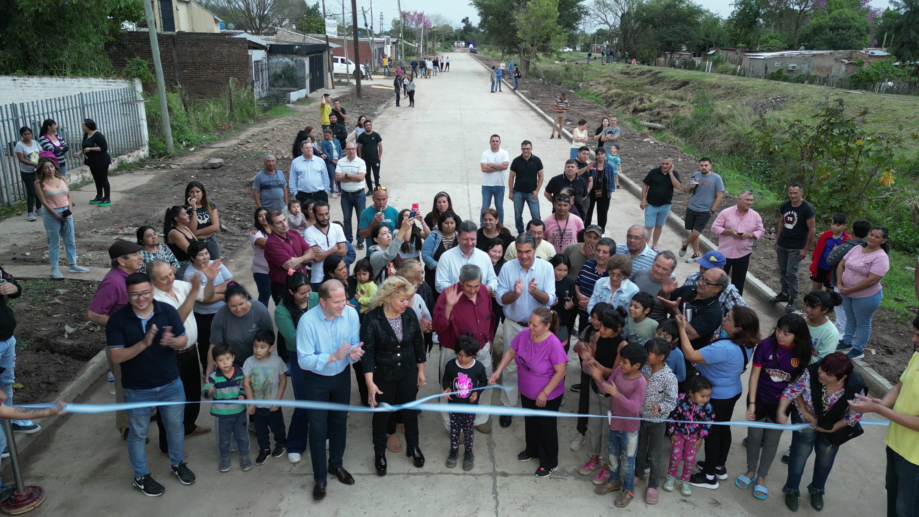 *Desarrollo urbano y conectividad para Resistencia: Capitanich inauguró nuevas cuadras de pavimento en el barrio Juan de Garay*