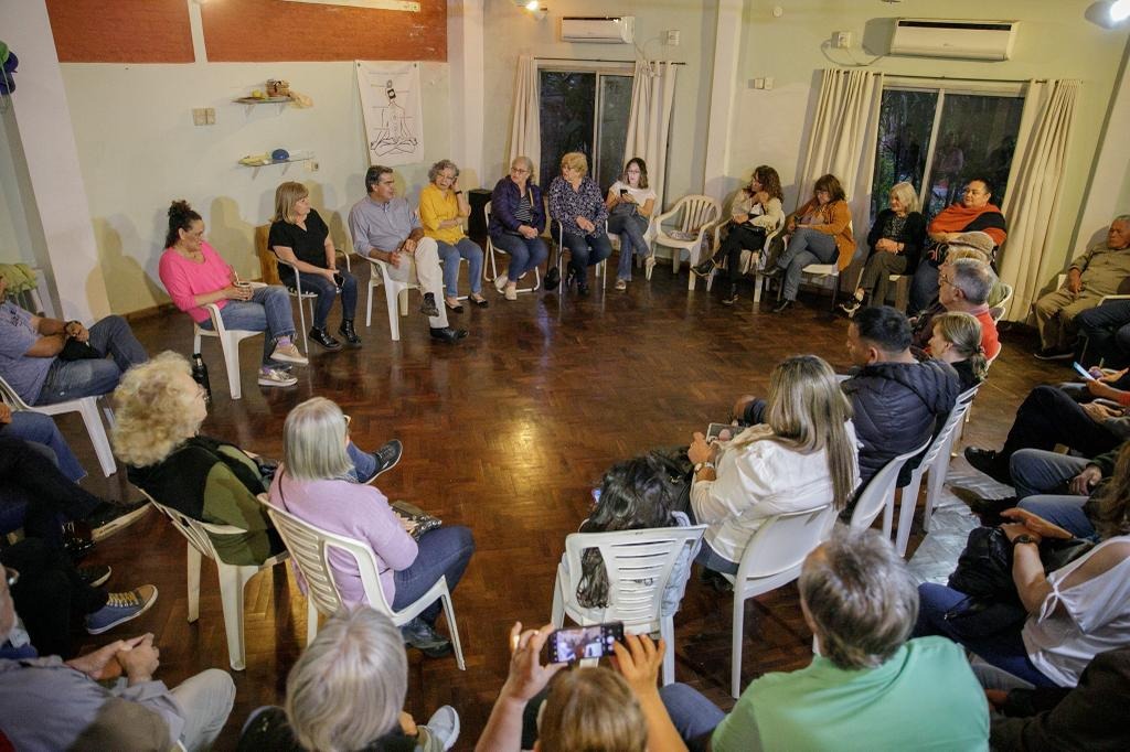 *Participación ciudadana: Capitanich junto a vecinos y vecinas de la zona céntrica de Resistencia definieron agenda de políticas prioritarias*