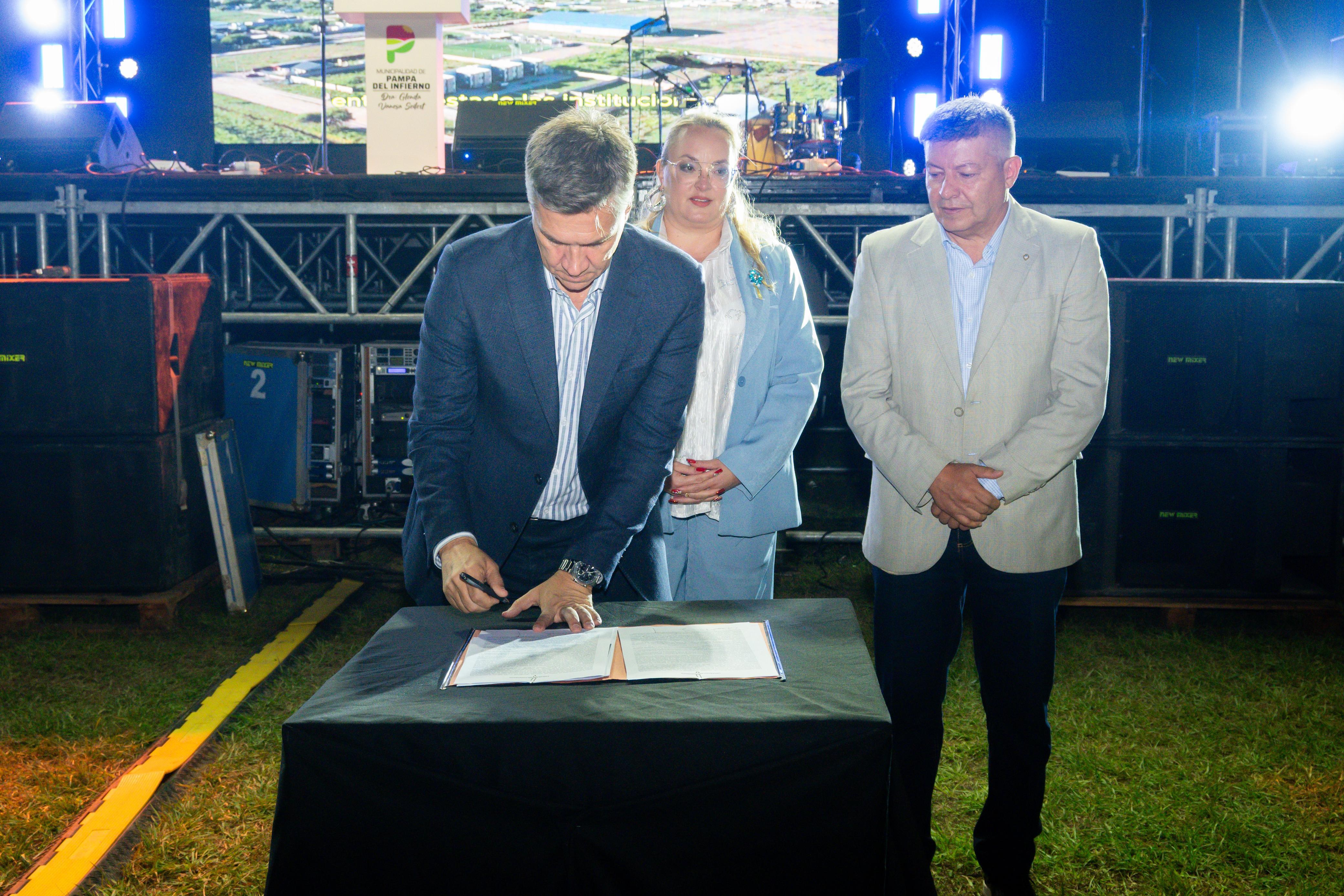 *98° ANIVERSARIO: EL GOBERNADOR ZDERO REMARCÓ EL CRECIMIENTO Y LA FUERZA DE PAMPA DEL INFIERNO*