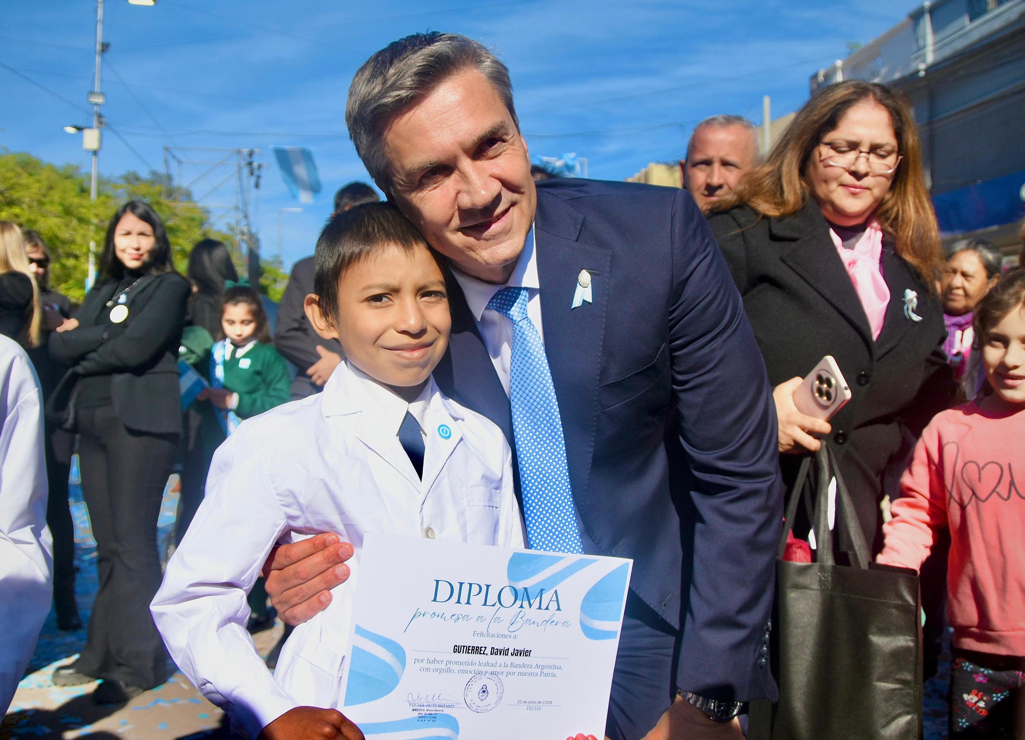 *PROMESA DE LEALTAD A LA BANDERA: "LA PATRIA NOS PERTENECE A TODOS Y ENTRE TODOS, TENEMOS QUE CUIDARLA", DESTAC&Oacute; ZDERO*
