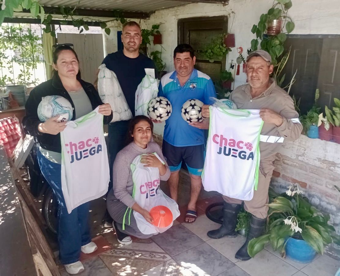 CHARADAI: EL INSTITUTO DEL DEPORTE CHAQUEÑO ENTREGÓ MATERIALES AL CLUB ATLÉTICO LOCAL Y AL JARDÍN DE INFANTES N° 135