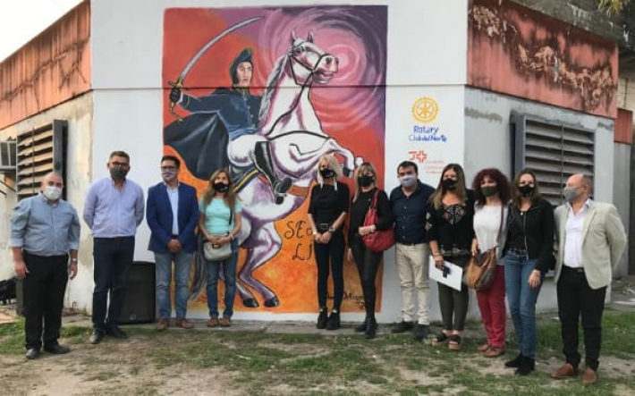 El Rotary Norte satélite de RR Oeste con la presencia del Intendente Gustavo Martinez, inauguraron un mural en homenaje a San Martín