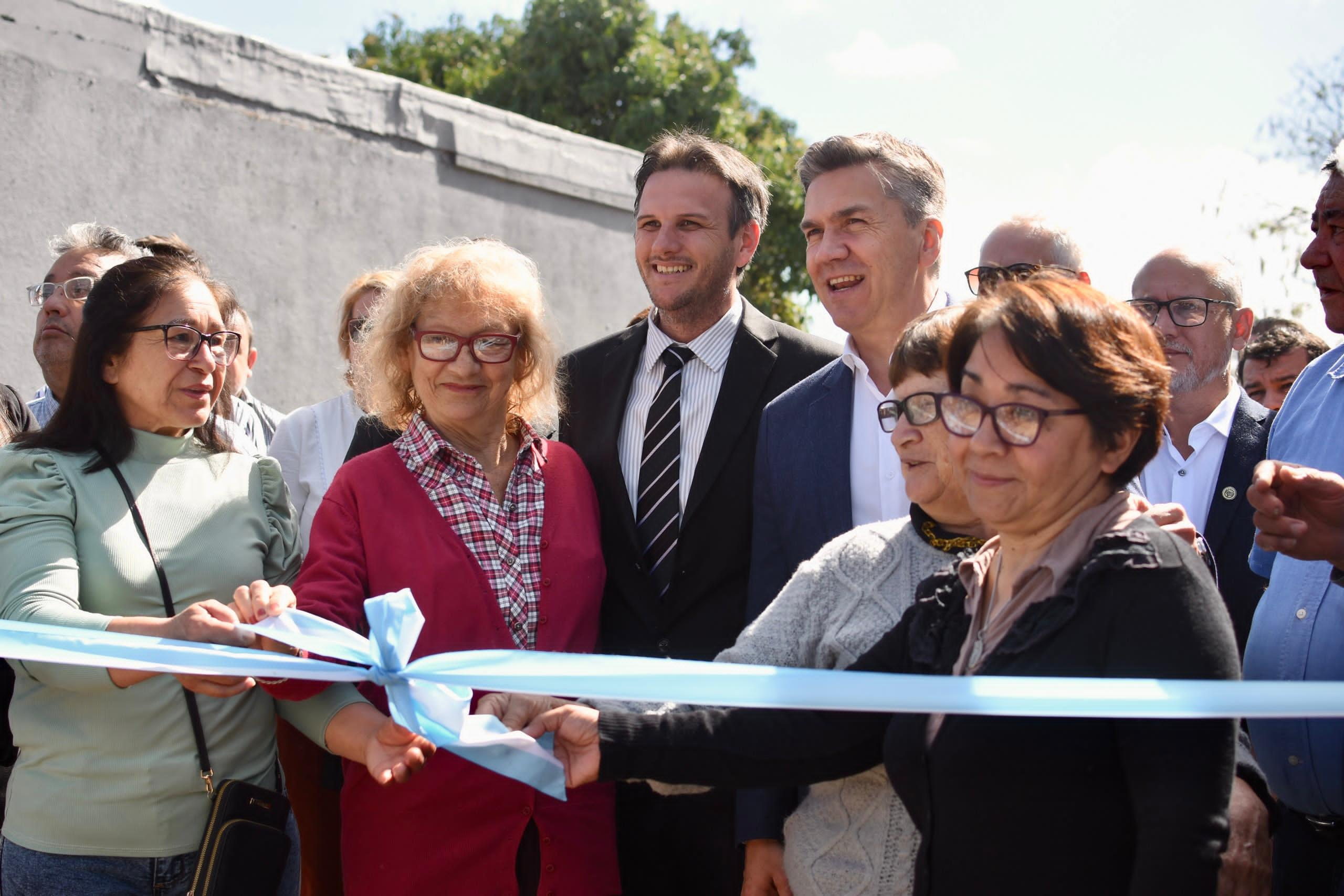 *ANIVERSARIO 108 DE FONTANA: EL GOBERNADOR ZDERO INAUGURÓ PAVIMENTO Y ENTREGÓ TÍTULOS DE PROPIEDAD*