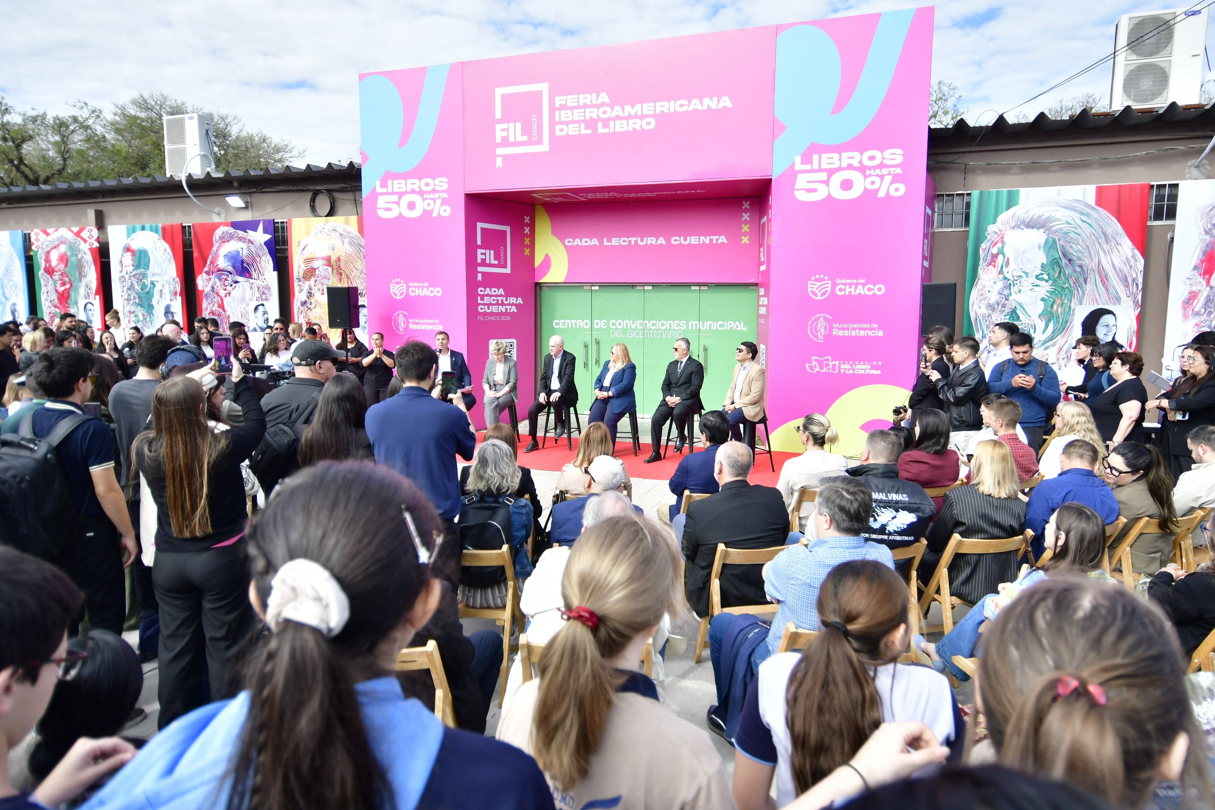 *CON GRAN CONCURRENCIA Y LIBROS CON 50% DE DESCUENTO, COMENZ&Oacute; LA FERIA IBEROAMERICANA DEL LIBRO*