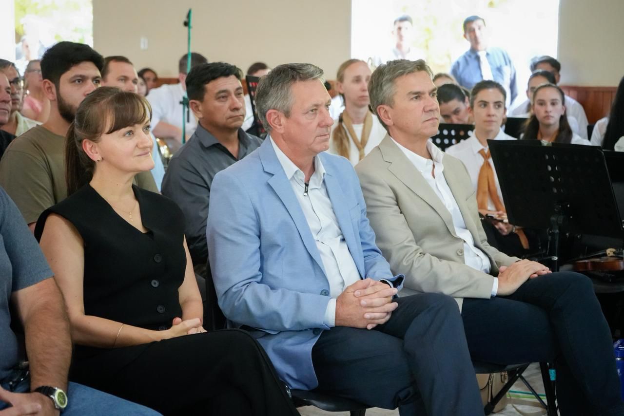 *EN CHARATA, EL GOBERNADOR ZDERO ACOMPA&Ntilde;&Oacute; EL 90&deg; ANIVERSARIO DE LA IGLESIA EVANG&Eacute;LICA EN PAMPA SOMMER*