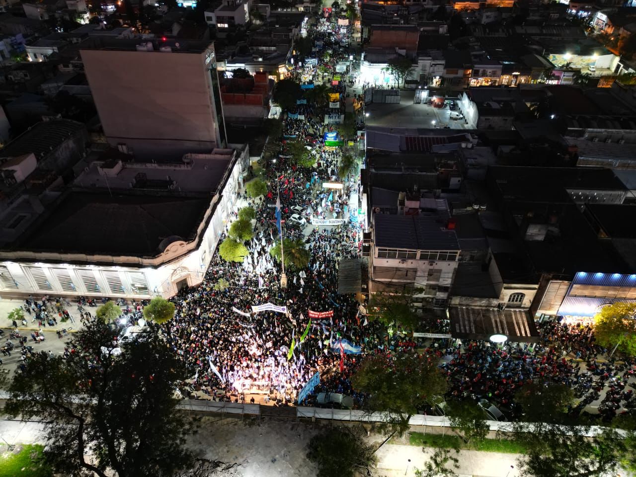 MÁS DE 30.000 PERSONAS PARTICIPARON El Chaco se manifestó “por la paz social y la democracia”