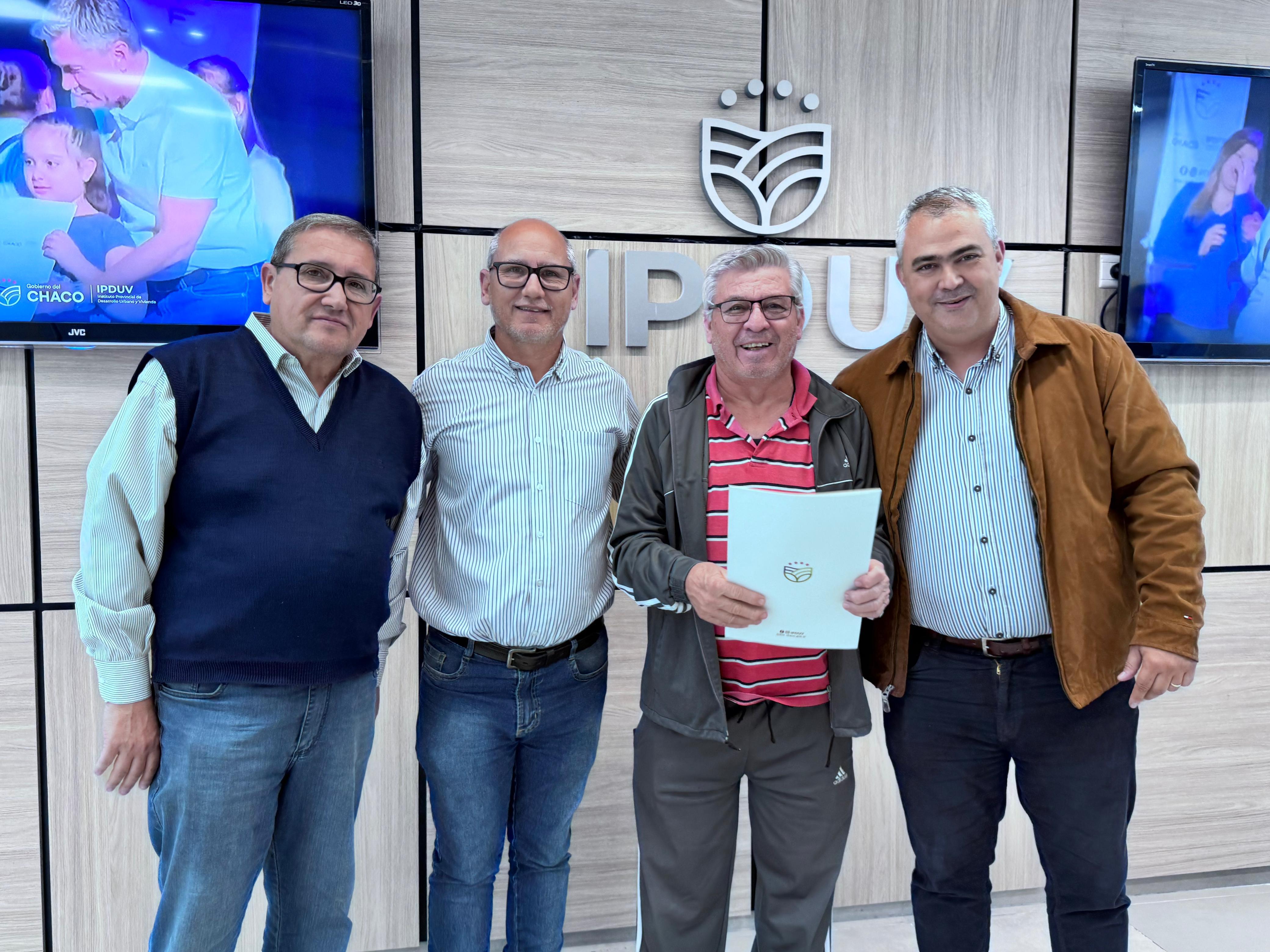 EL INSTITUTO DE VIVIENDA ENTREGÓ TÍTULOS DE PROPIEDAD A FAMILIAS QUE ESPERARON MÁS DE 40 AÑOS