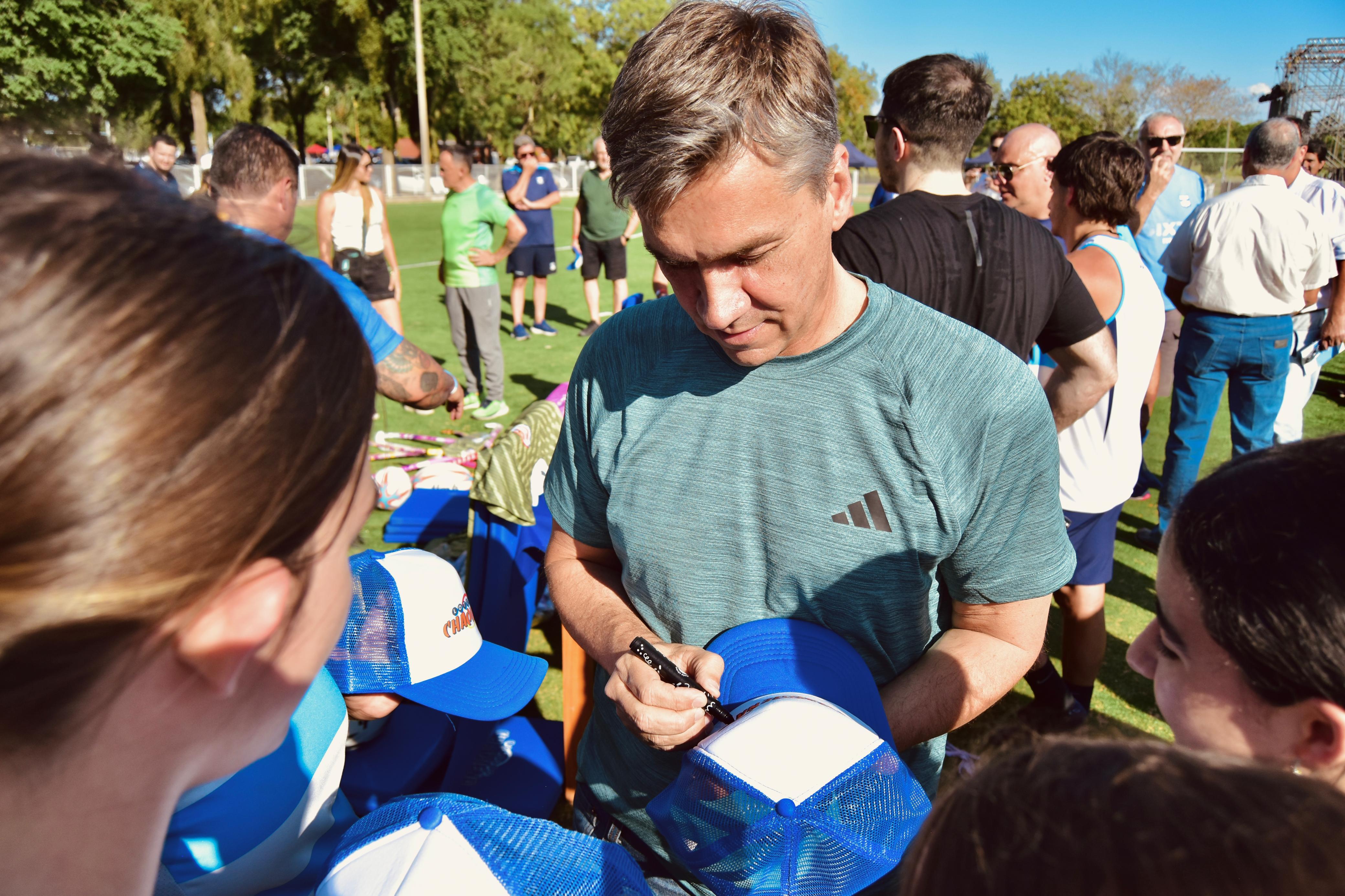 *SIXTY CLUB: EL GOBERNADOR ZDERO INAUGURÓ LA NUEVA CANCHA DE HOCKEY Y ENTREGÓ ELEMENTOS DEPORTIVOS*