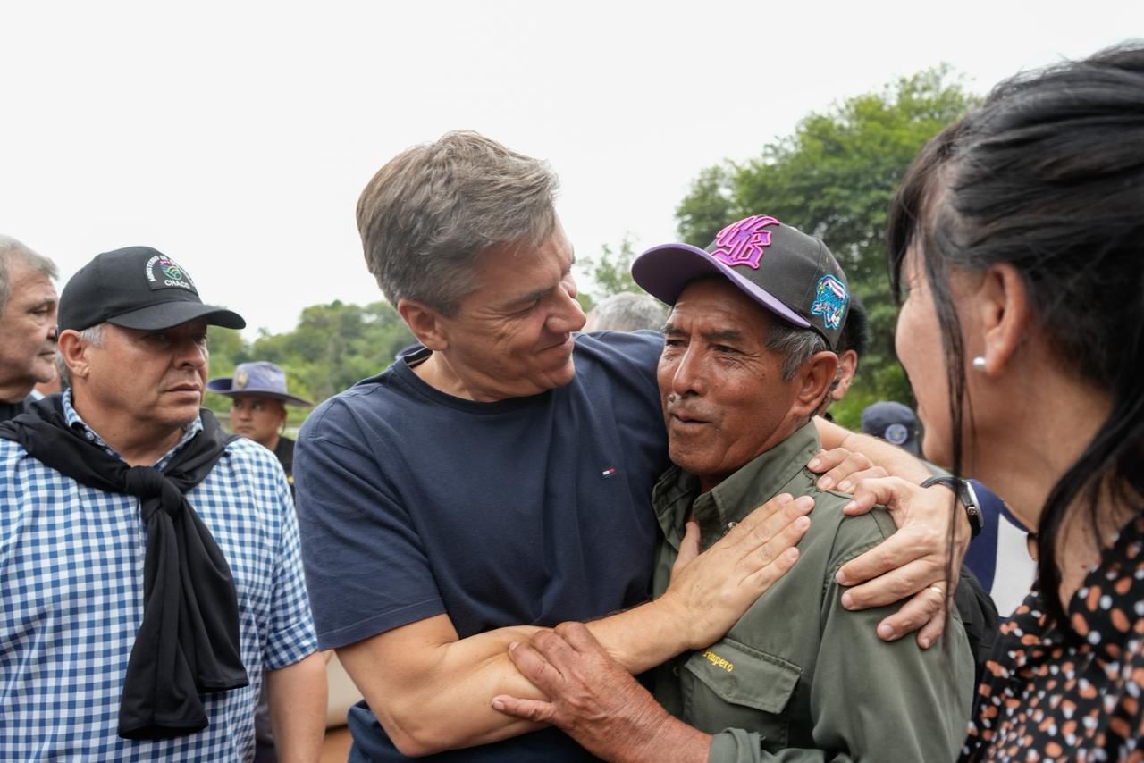 *ESTE DOMINGO: EL GOBERNADOR ZDERO LLEGÓ A COMANDANCIA FRÍAS PARA SEGUIR DE CERCA LA ASISTENCIA A FAMILIAS AFECTADAS POR LAS INUNDACIONES