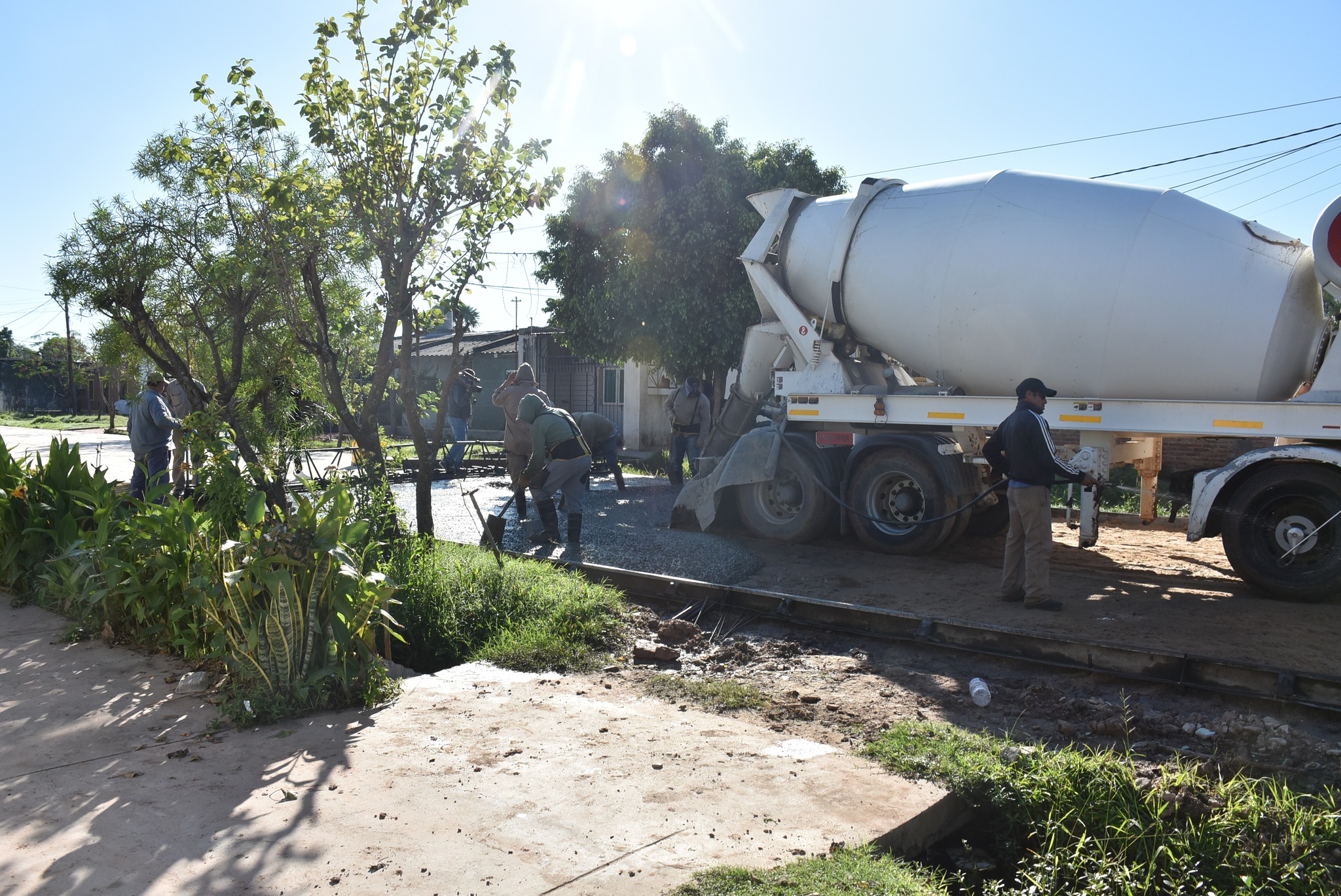 LA MUNICIPALIDAD DE VILLA ÁNGELA COMPLETA LA PAVIMENTACIÓN DE LA CALLE TUCUMÁN Y ANUNCIA NUEVOS FRENTES DE OBRA