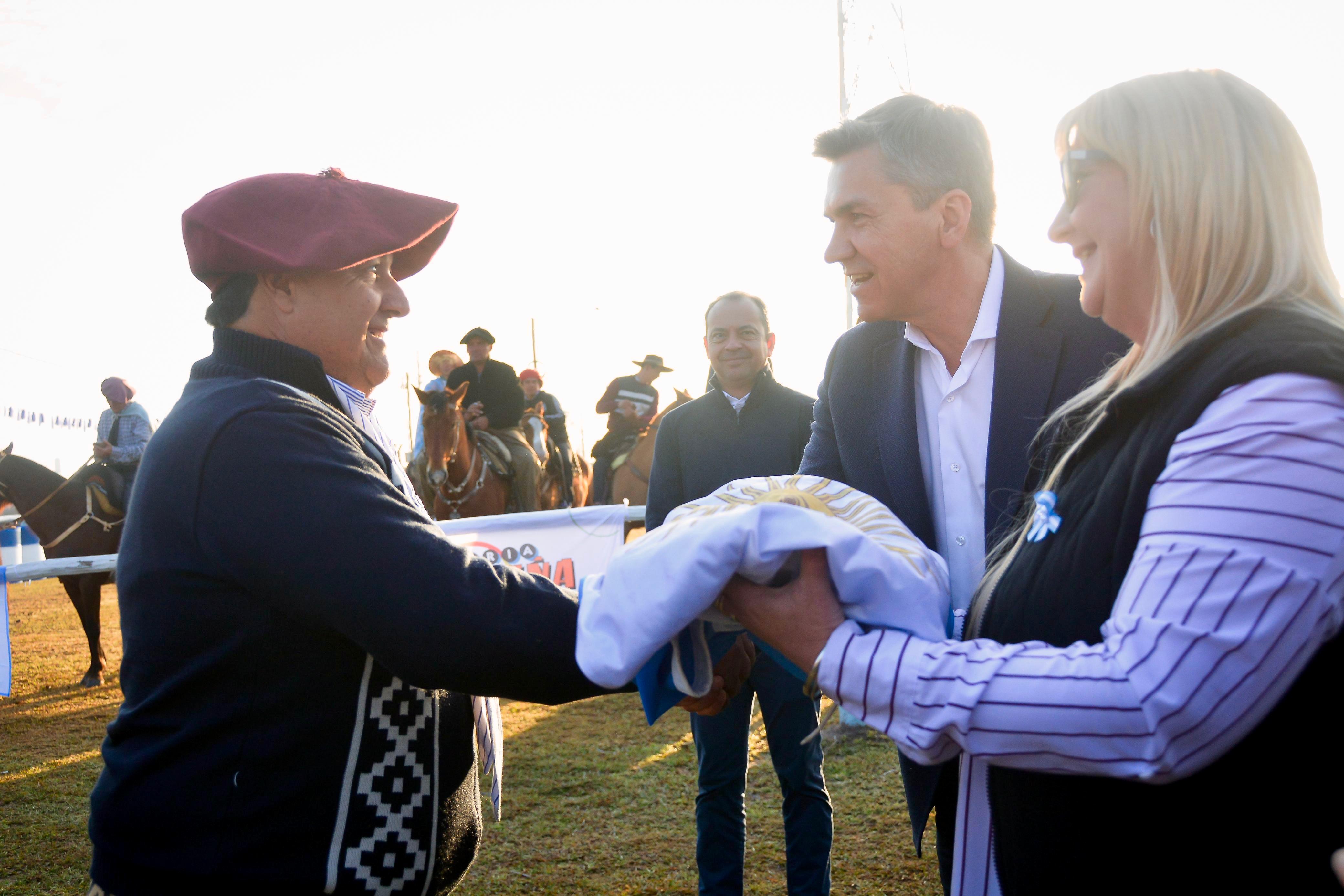 *COLONIA POPULAR: EL GOBERNADOR ZDERO ACOMPAÑÓ EL PRIMER FESTIVAL PROVINCIAL DE LA BANDERA ARGENTINA*