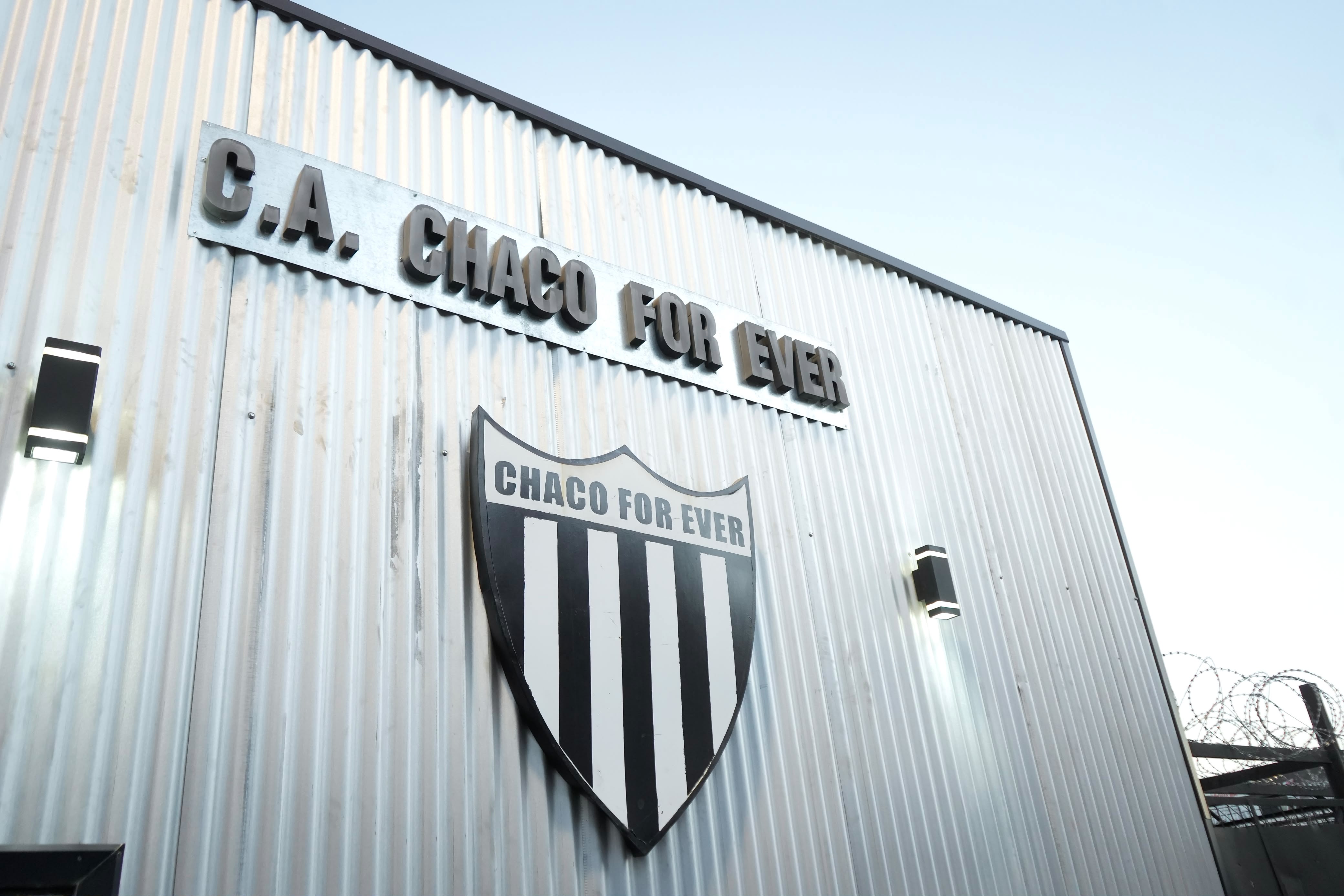 *M&Aacute;S OBRAS PARA EL DEPORTE: EL GOBERNADOR ZDERO ACOMPA&Ntilde;A EL CRECIMIENTO DEL CLUB CHACO FOR EVER*