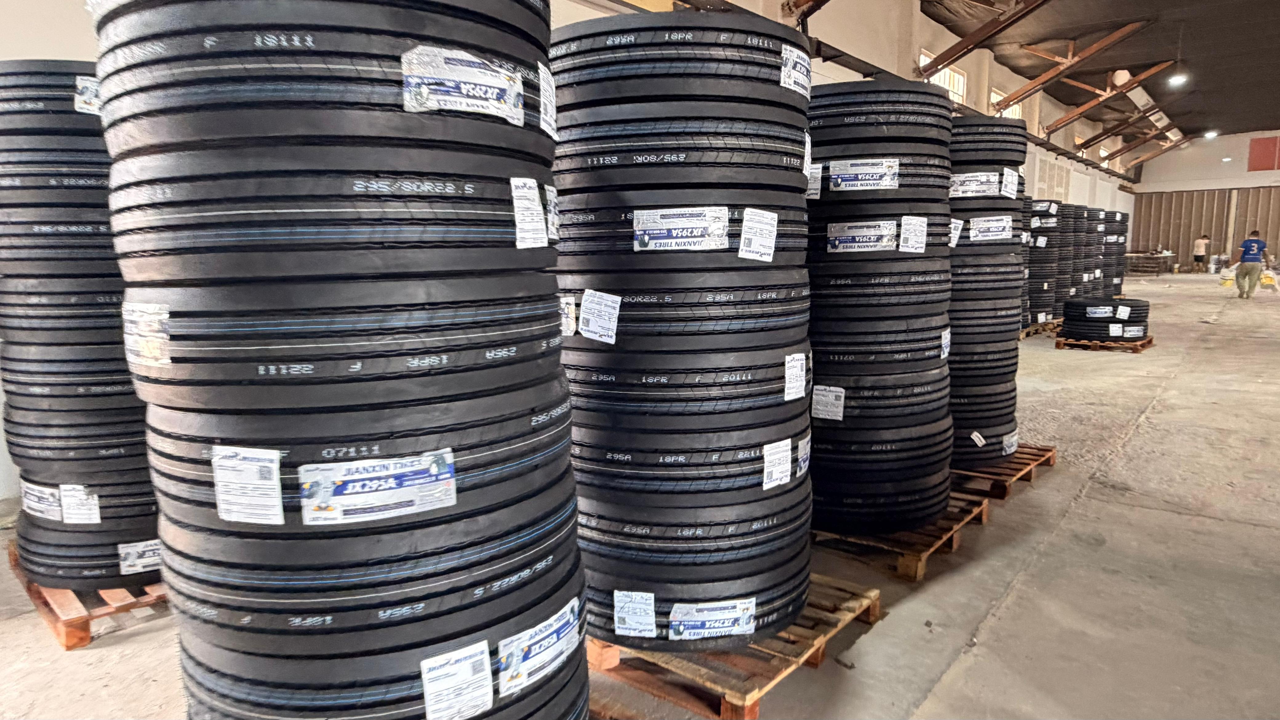 *EL PUERTO DE BARRANQUERAS CONCRET&Oacute; UNA NUEVA IMPORTACI&Oacute;N DE 500 CUBIERTAS PARA VEH&Iacute;CULOS DE GRAN PORTE*