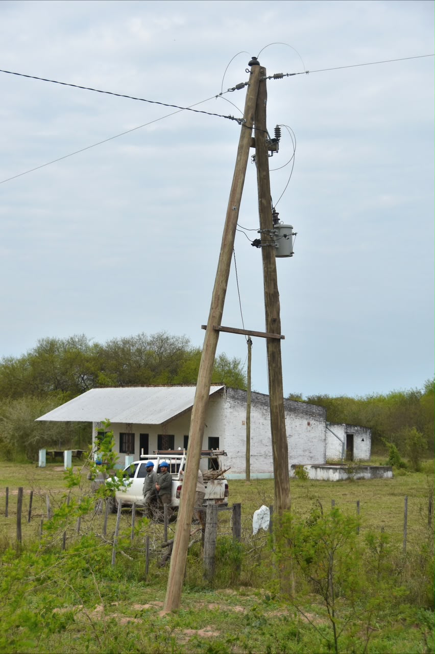 *LA LUZ LLEG&Oacute; AL PARAJE LAS BRAVAS DE PAMPA DEL INDIO Y CAMBIA LA VIDA DE LAS FAMILIAS