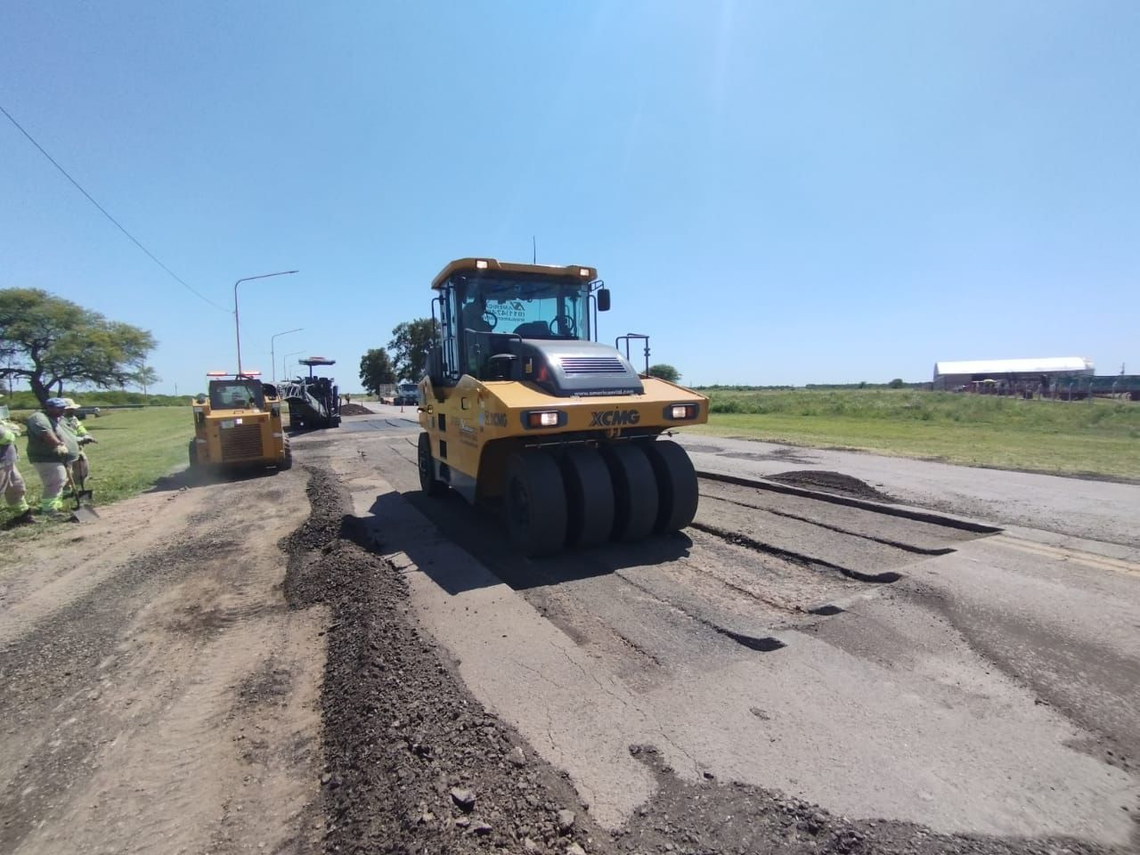 EL GOBIERNO PROVINCIAL TRABAJA EN EL MEJORAMIENTO DE LA RUTA 95 JUNTO A VIALIDAD NACIONAL