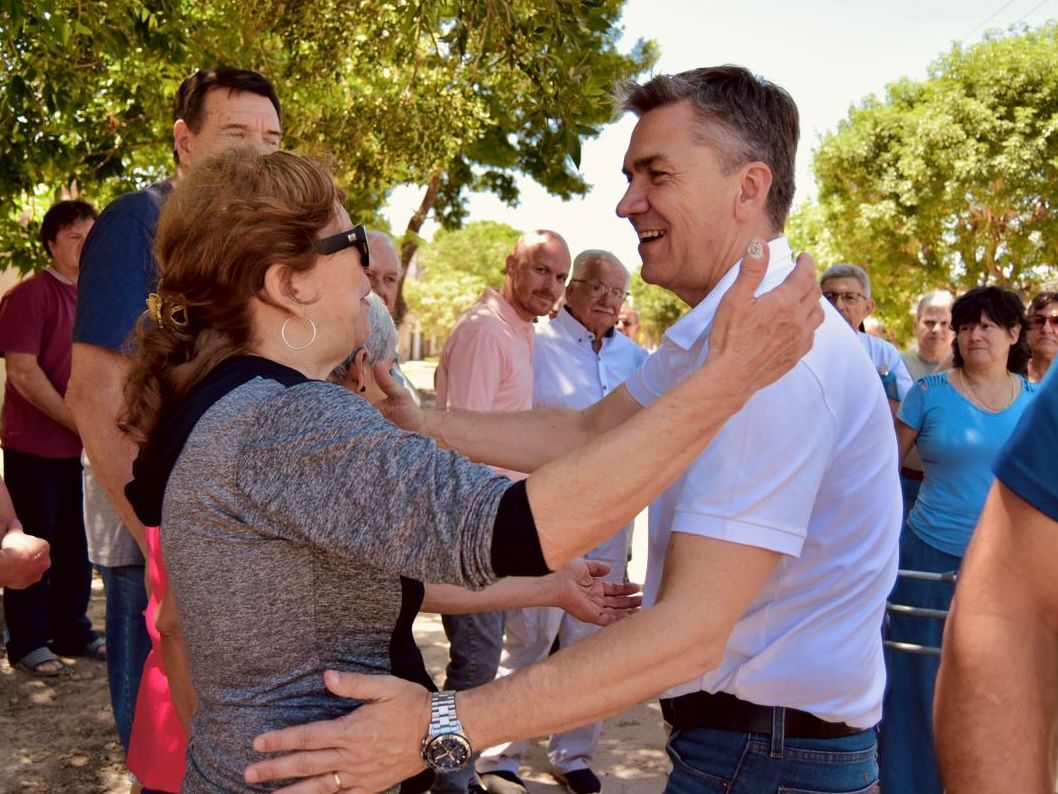 *TRABAJO CONJUNTO QUE TRANSFORMA: VILLA ELISA SUMA NUEVAS CUADRAS DE PAVIMENTO*