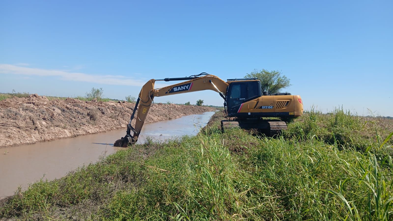 *LA APA SANE&Oacute; M&Aacute;S DE 11 KIL&Oacute;METROS DE CANALES Y MEJOR&Oacute; 20.000 HECT&Aacute;REAS PRODUCTIVAS*
