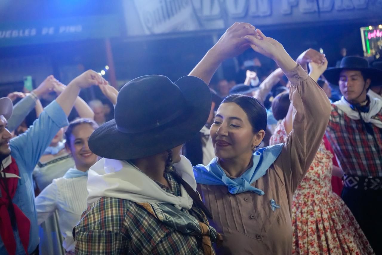 *EL GUIDO MIRANDA CELEBR&Oacute; SUS 29 A&Ntilde;OS CON UNA GRAN FIESTA CULTURAL Y VIGILIA PATRIA JUNTO AL GOBERNADOR ZDERO*