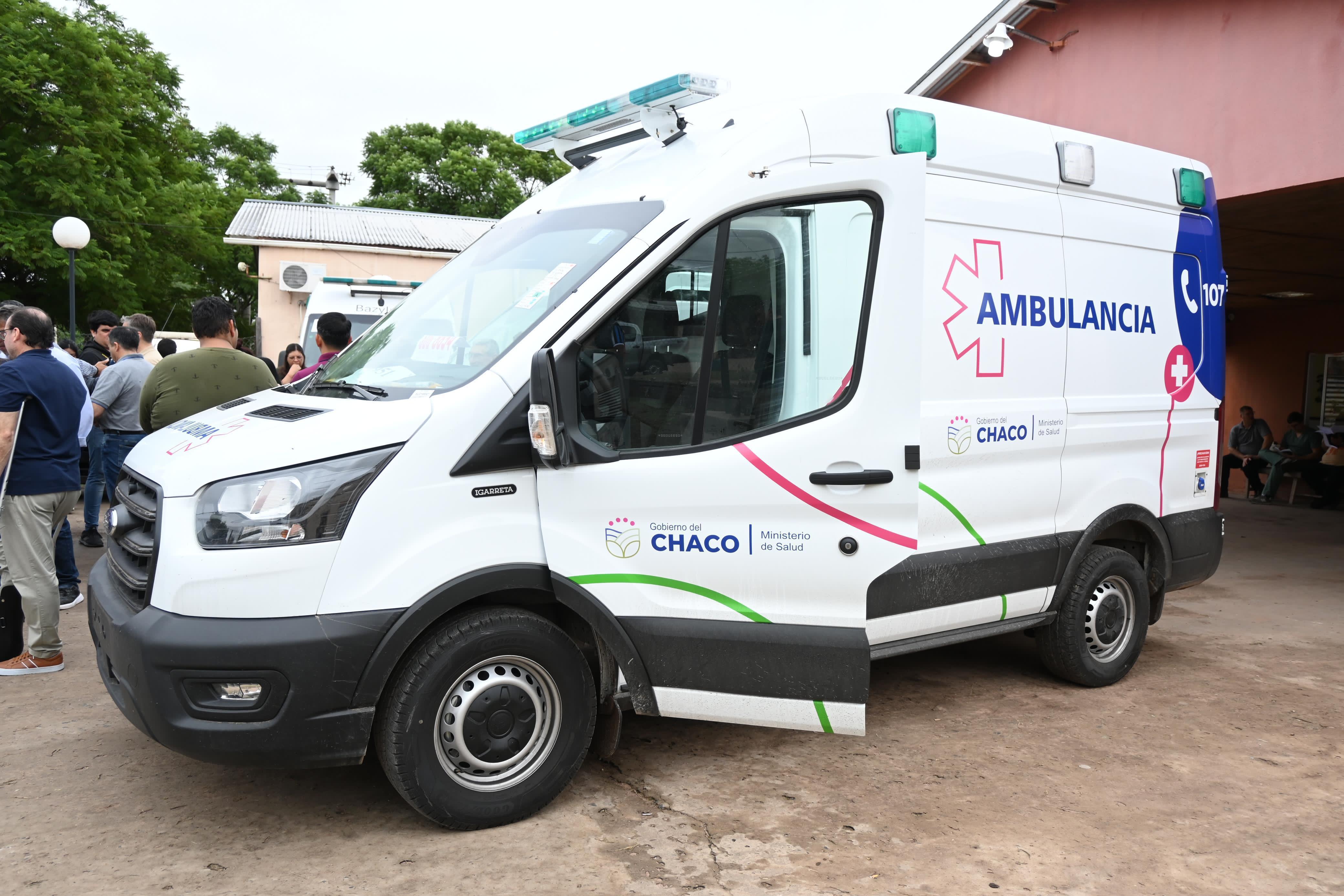 *EL GOBERNADOR ZDERO ENTREGÓ NUEVAS AMBULANCIAS PARA LAS LOCALIDADES DE TACO POZO Y LOS FRENTONES*