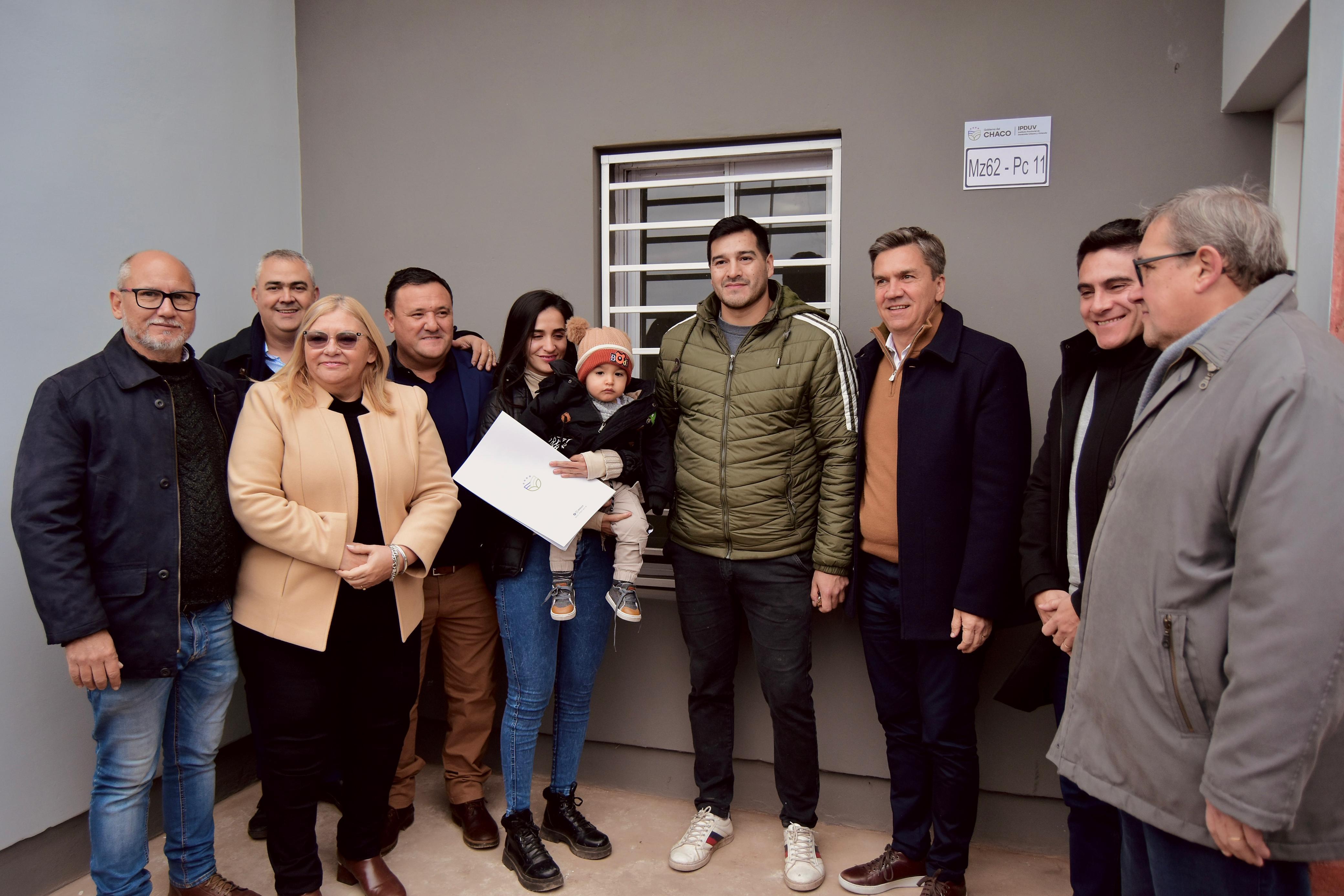 *OBRAS QUE TRANSFORMAN LA VIDA: EL GOBERNADOR ZDERO ENTREGÓ VIVIENDAS A FAMILIAS DE CHOROTIS*