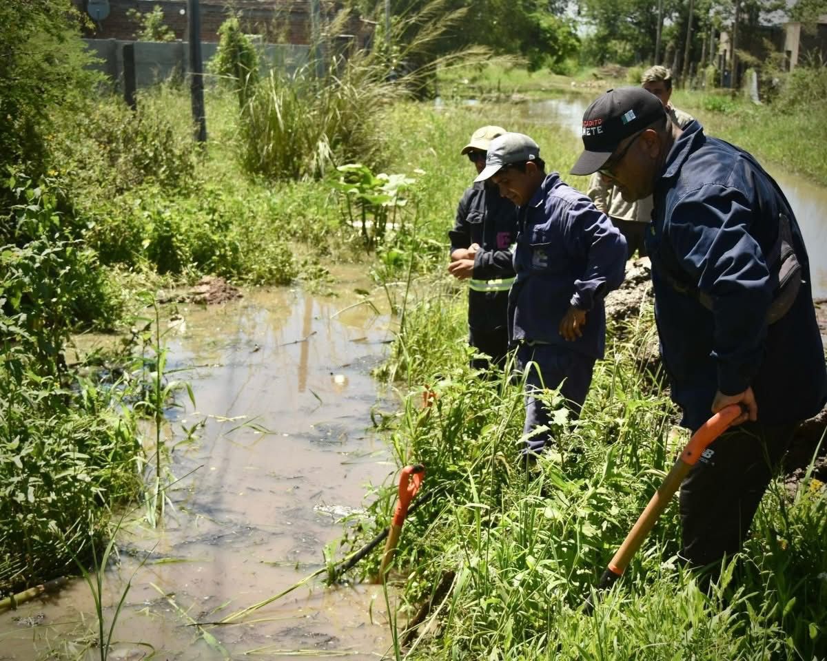 *EL GOBIERNO PROVINCIAL REFUERZA LA LIMPIEZA DE CANALES Y EL ZANJEO EN EL &Aacute;REA METROPOLITANA
