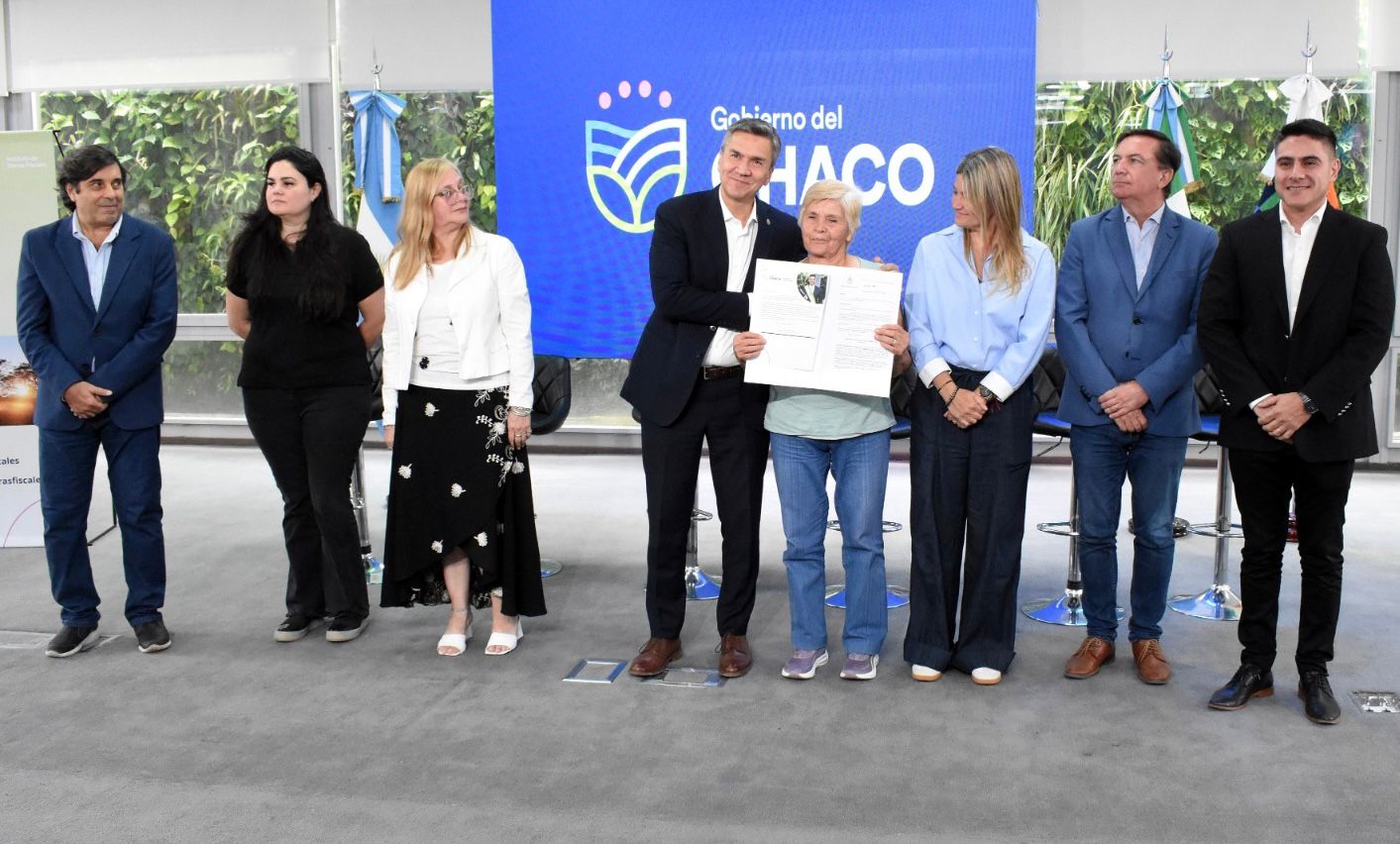 *SE ENTREGARON T&Iacute;TULOS DE PROPIEDAD: &ldquo;LAS TIERRAS VUELVEN A MANOS DE LOS QUE REALMENTE TRABAJAN&rdquo; DIJO EL GOBERNADOR ZDERO*