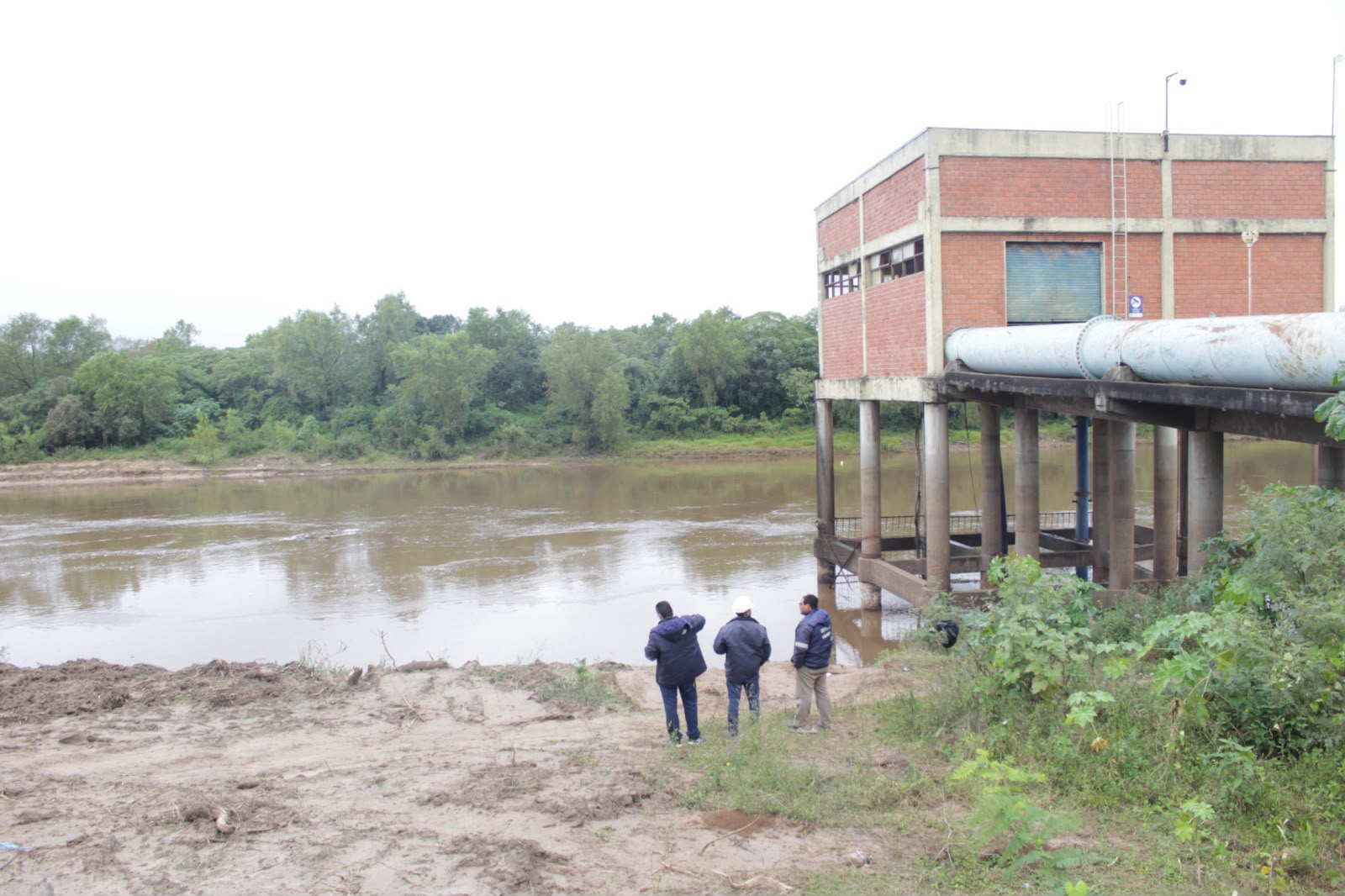 *BARRANQUERAS: SAMEEP REALIZ&Oacute; TAREAS DE MANTENIMIENTO Y LIMPIEZA EN LAS TOMAS DE AGUA DE LAS PLANTAS POTABILIZADORAS*